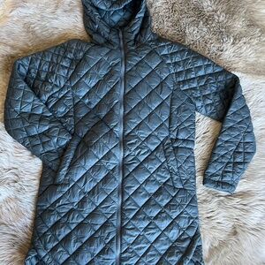 Athleta whisper featherless down jacket, size medium.